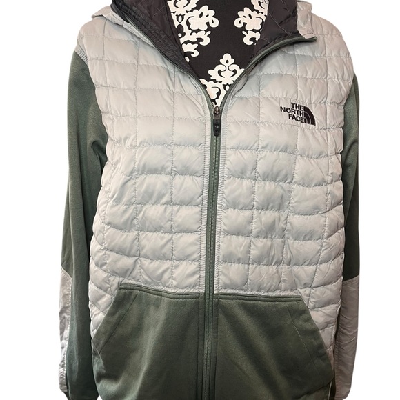 The North Face Light Gray and Dark Green Quilted Jacket - Picture 1 of 6